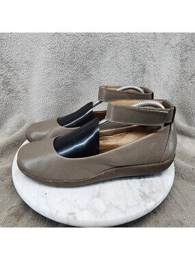 Clarks Shoes Womens Size 8 Taupe Brown Leather Medora Ankle Strap Flats *Read*